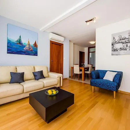 Riva With Sea View Appartamento *